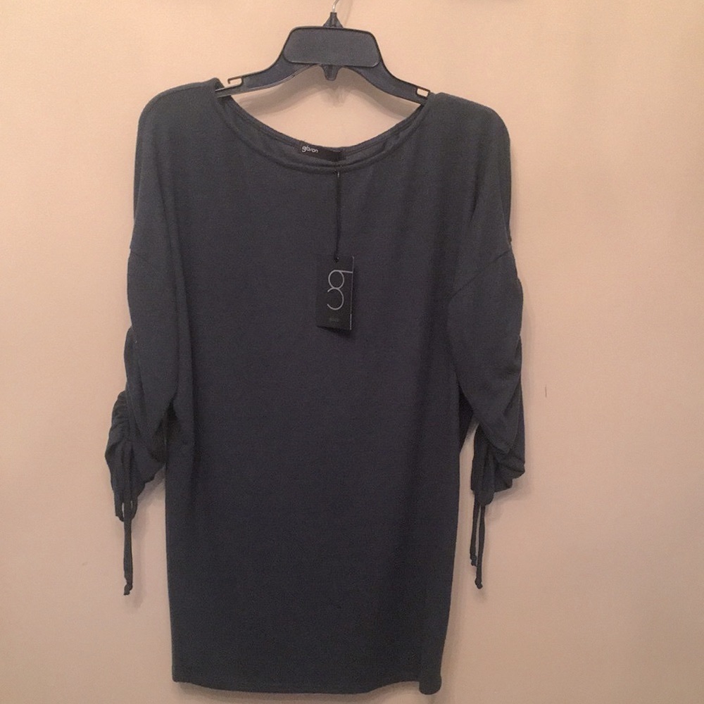 Gibson cozy tie-sleeve Top in Green gables